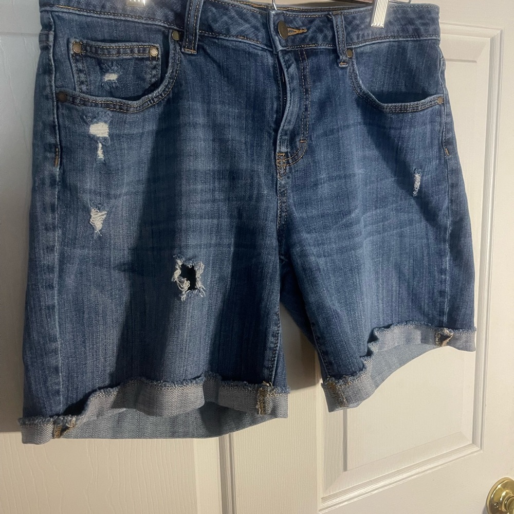 Jennifer Lopez brand women's distressed look jeans shorts size 8 - Picture 2 of 10